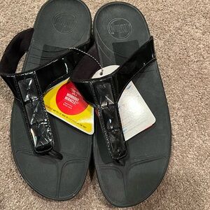 Fitflop Thong Sandals Black Size 10 NWT. Wobbleboard technology.